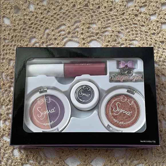 NIB Sigma Beauty Eyeshadow Set with Purple and Brown - Picture 1 of 4